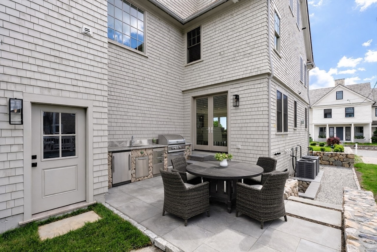 2 Collier Road, Scituate